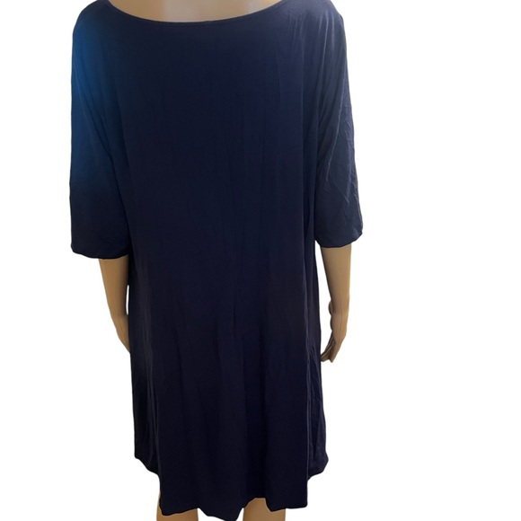 Women’s V-Neck Short Sleeve Dress - Picture 2 of 5